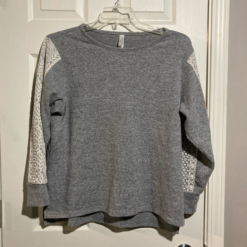 Flora Nokrooz Crewneck Lace Sleeve Sweatshirt